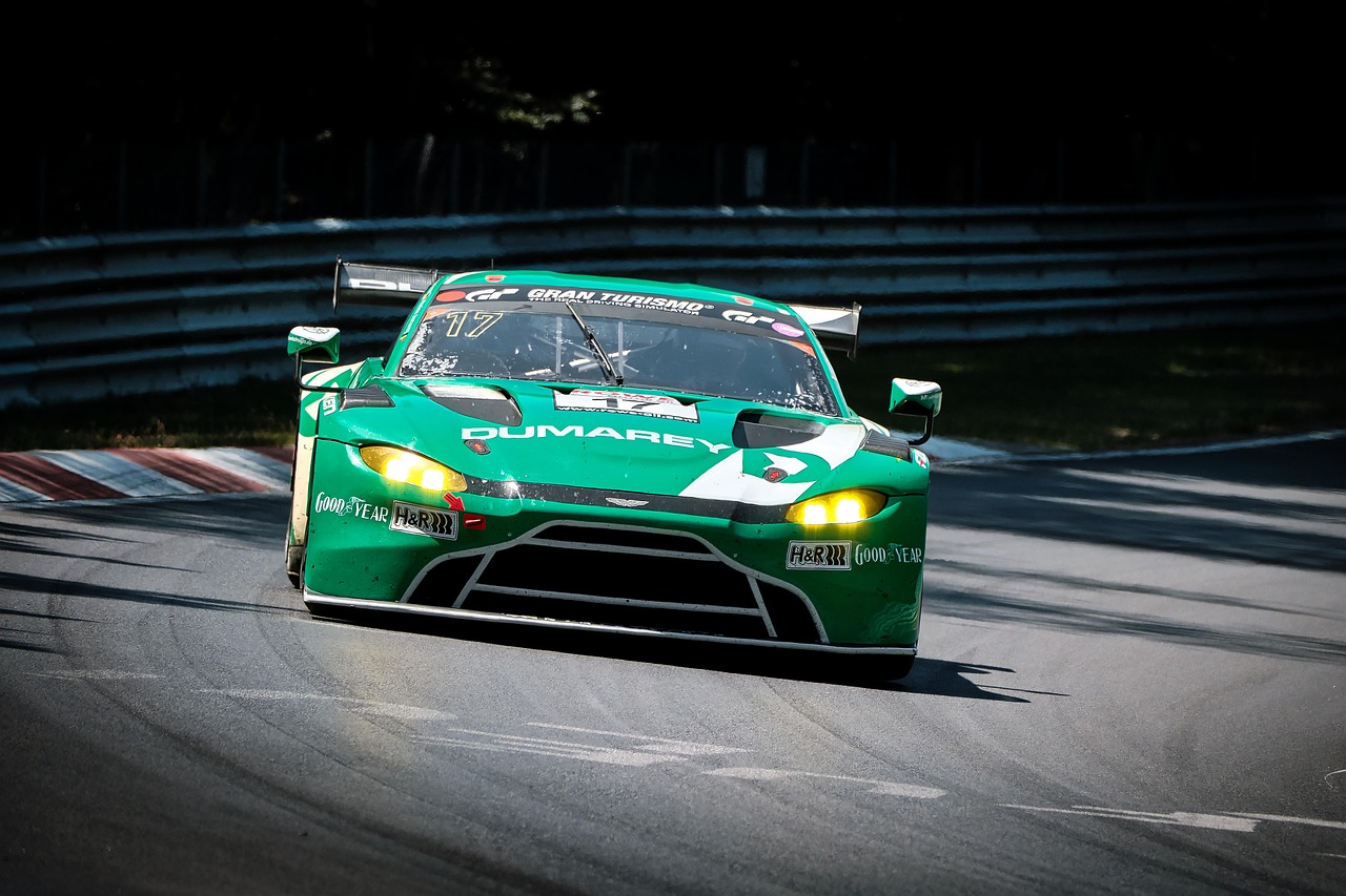 아스톤 마틴 DBS 슈퍼레제라